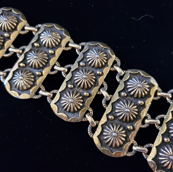 Wide Vendome Bracelet Columned Flower Sunburst Heavy Gold Tone Boho 60's 70's - Picture 2 of 11